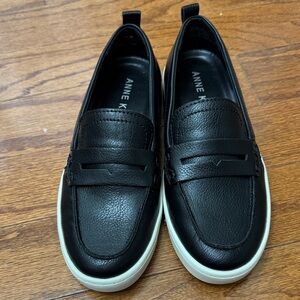 Anna Klein Women’s Slip on